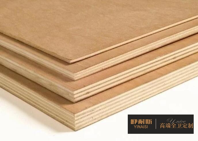 多層板(膠合板的一種)，多片薄板膠合而成
