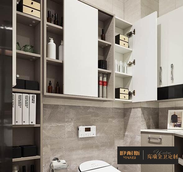 掛墻式浴室柜設計，精致的雕刻增添了優雅和魅力。兩個開放式貨架解決“必備品”清單上的任何產品，存放和拿取都方便。